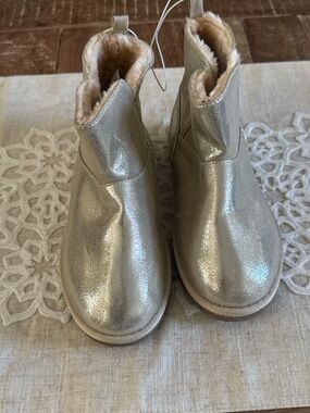 Harper Canyon Girls Metallic Gold Faux Fur Lined Boots Size 2 Cozy Winter
